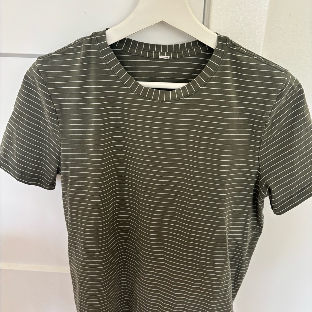 Lululemon Women’s Olive Green Striped Crew Neck MC T-Shirt